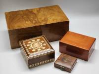 Шкатулки деревянные 4 штуки СССР и Китай отделка соломкой с изображением якоря для медали