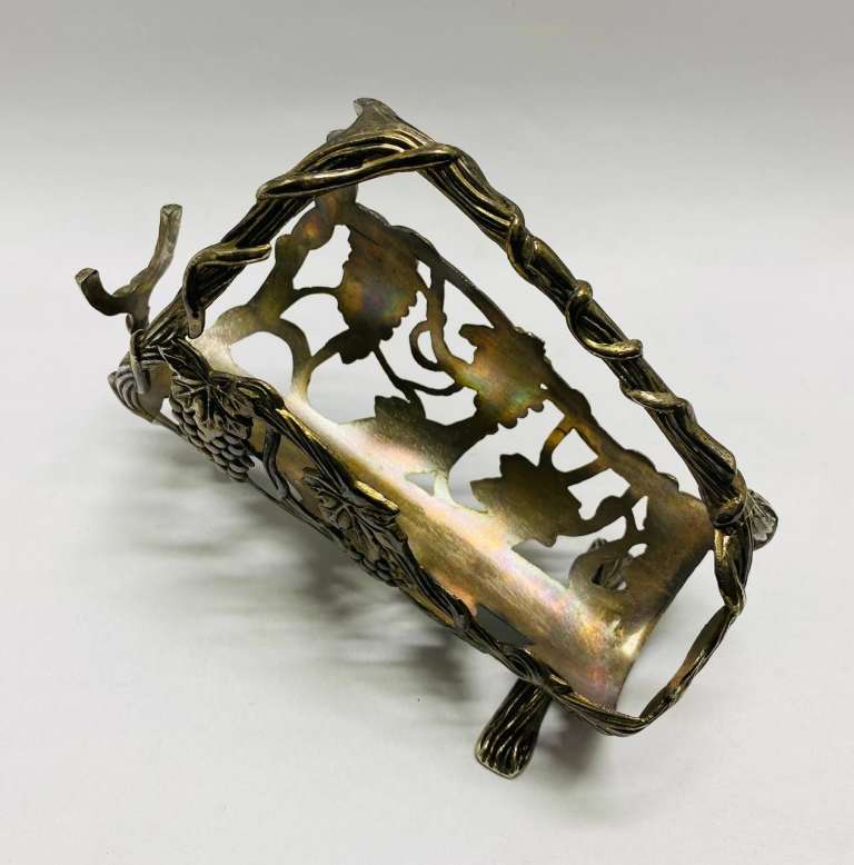 Подставка для бутылки кованая Виноградная лоза металл