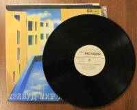 Пластинка виниловая К. и Э. Мэйвуд Мир изменился Мелодия 300 мм. (сост. на фото)