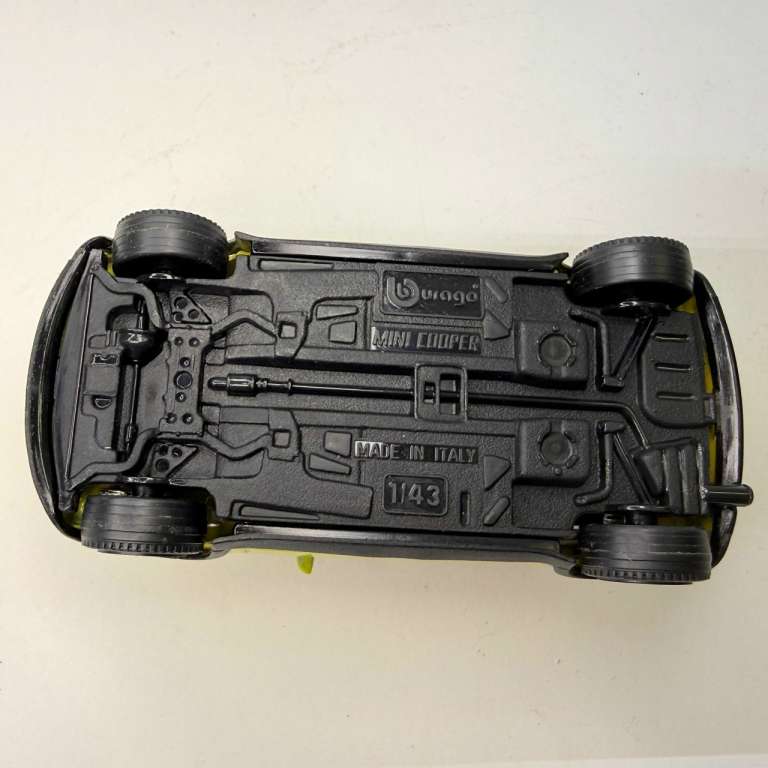 Модель BBurago Mini Cooper в коробке