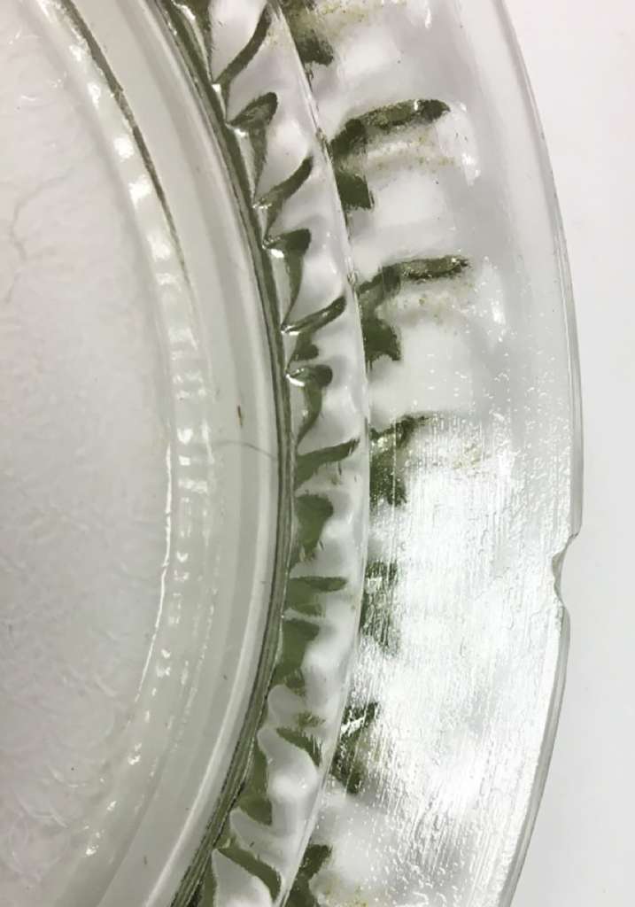 Блюдо, стекло, &Oslash; 24,5 см. (сост. на фото)