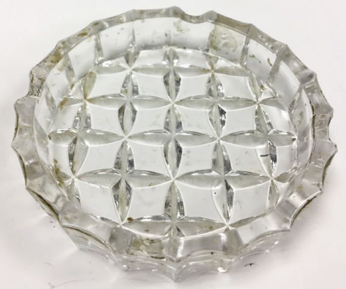 Пепельница, стекло (сост. на фото)