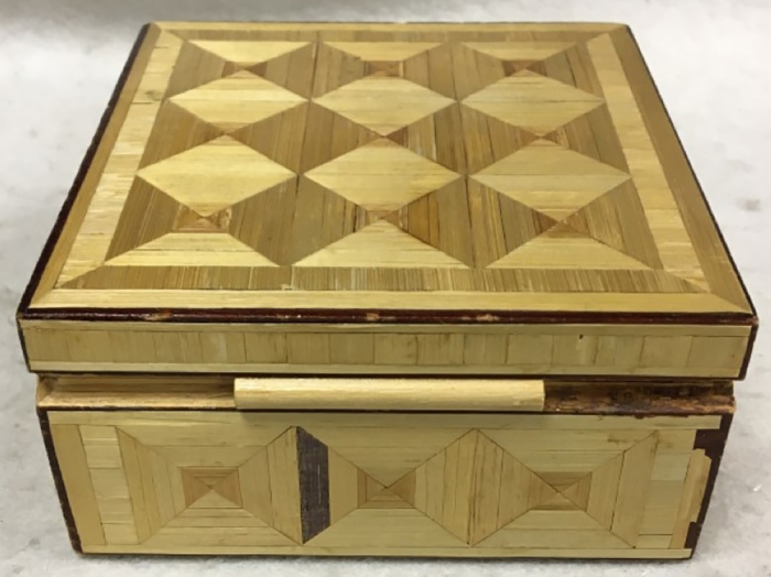 Шкатулка деревянная (сост. на фото)