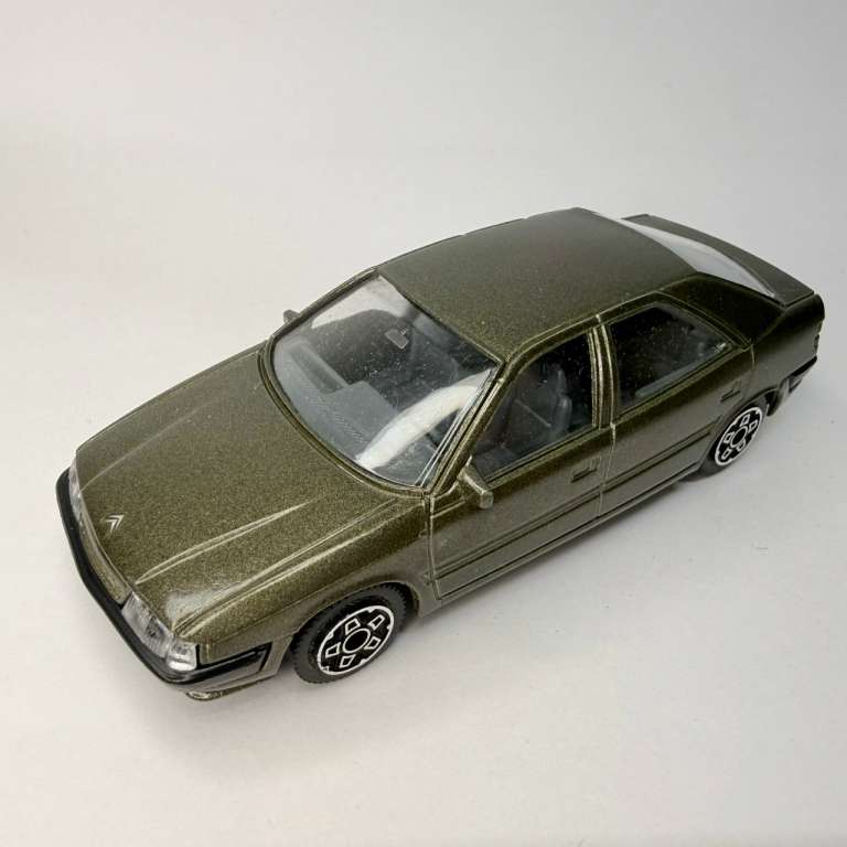 Модель BBurago Citroen Xantia в коробке