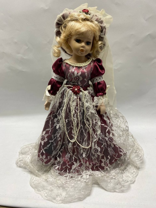 Кукла фарфровая 40 см