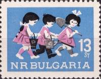 (1966-055) Марка Болгария "Дети"   Счастливое детство III O