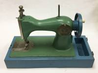 Швейная машинка детская, СССР (сост. на фото)