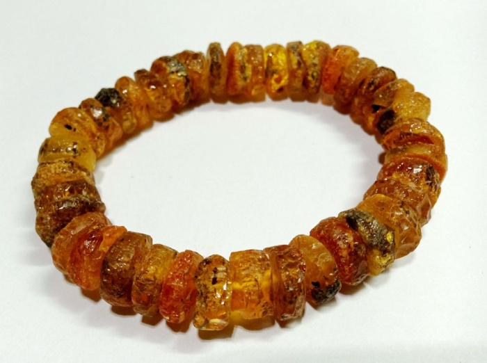 Браслет янтарь лечебный 18 гр (новый)