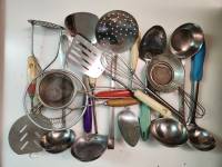 Набор кухонных принадежностей половник ситечко венчик лопатка картофелемялка шумовка и др