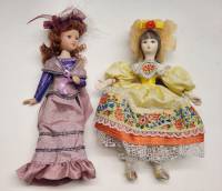 Куклы фарфор 2 шт Дамы эпохи Констанция Чаттерлей и Кукла в шляпе и желтом платье