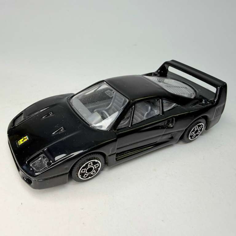 Модель BBurago Ferrari F40 в коробке