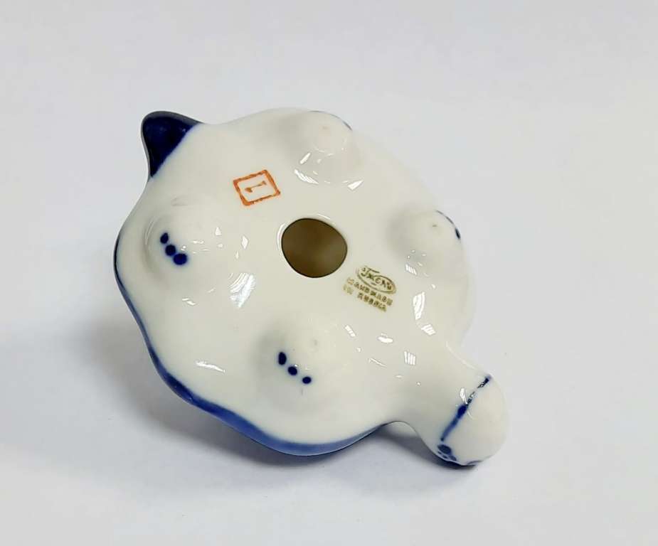 Фарфоровый сувенир "Черепаха", гжель