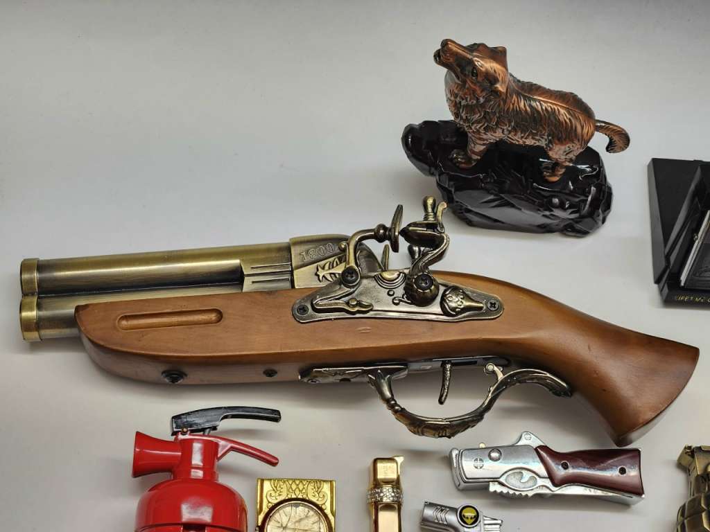 Коллекция зажигалок 18 штук