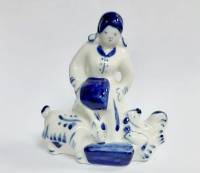 Фарфоровый сувенир "Хозяюшка", гжель