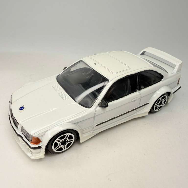 Модель BBurago BMW M3 в коробке