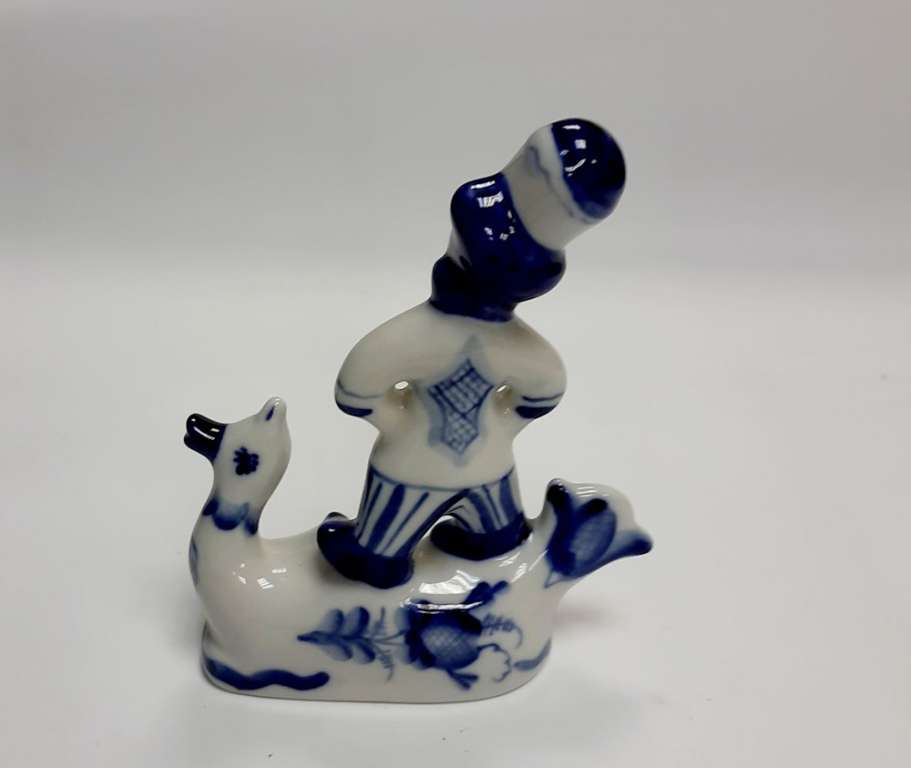 Фарфоровый сувенир "По Казанке", гжель.